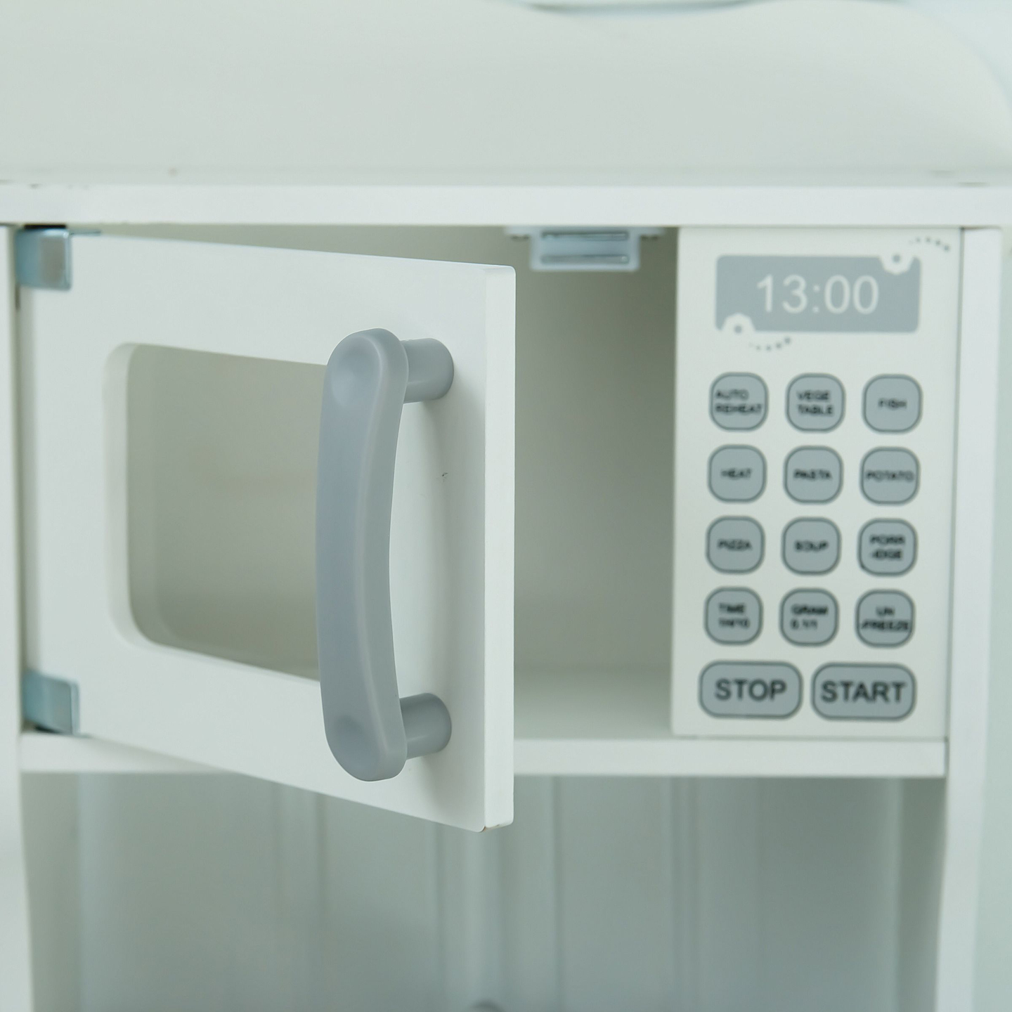 Kinderküche aus Holz mit Mikrowelle