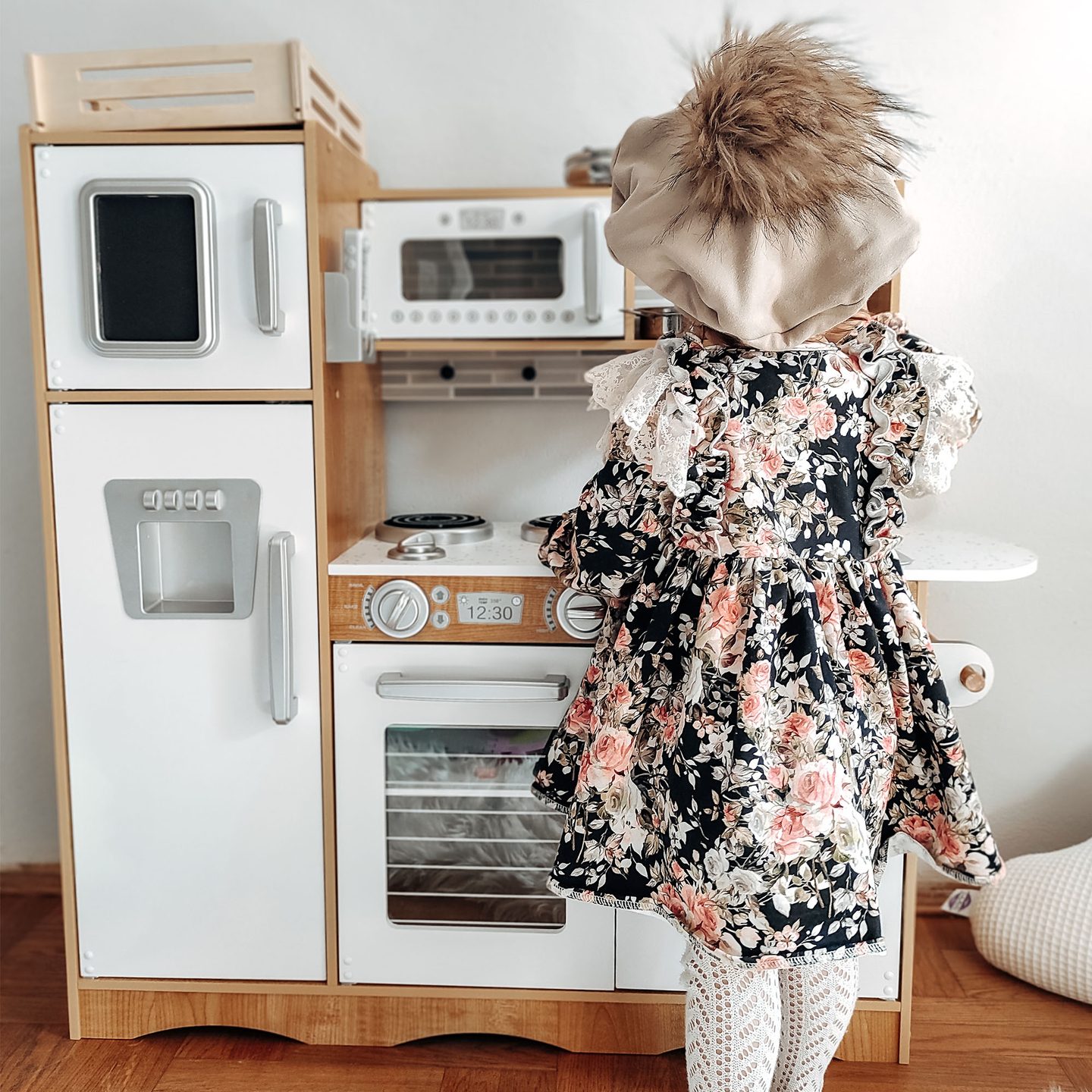 XXL-Holzküche mit LED-Beleuchtung, Schürze und Zubehör