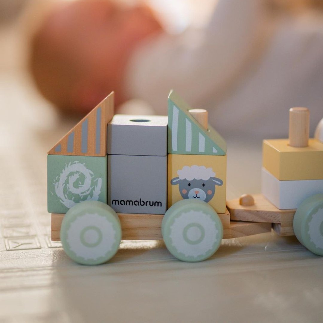 Holzeisenbahn mit Blöcken für einen Jungen - Bauernhof