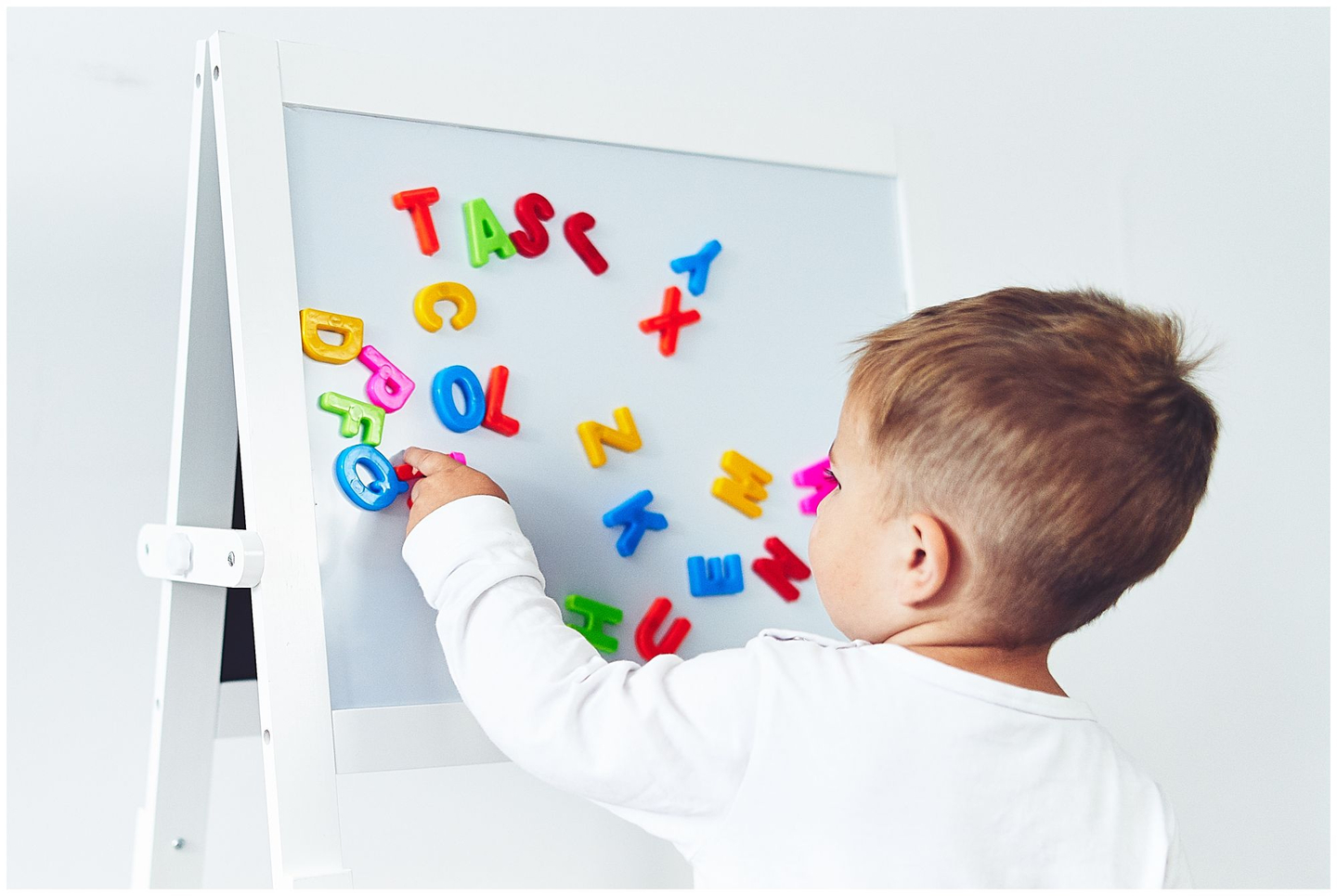 Doppelseitige Lerntafel: Magnet- und Kreidetafel - trocken abwischbar, aus Holz, für Kinder, zusammenlegbar
