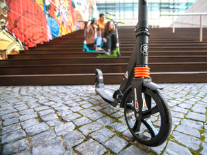 Tretroller HyperMotion DRAGSTER – schwarz