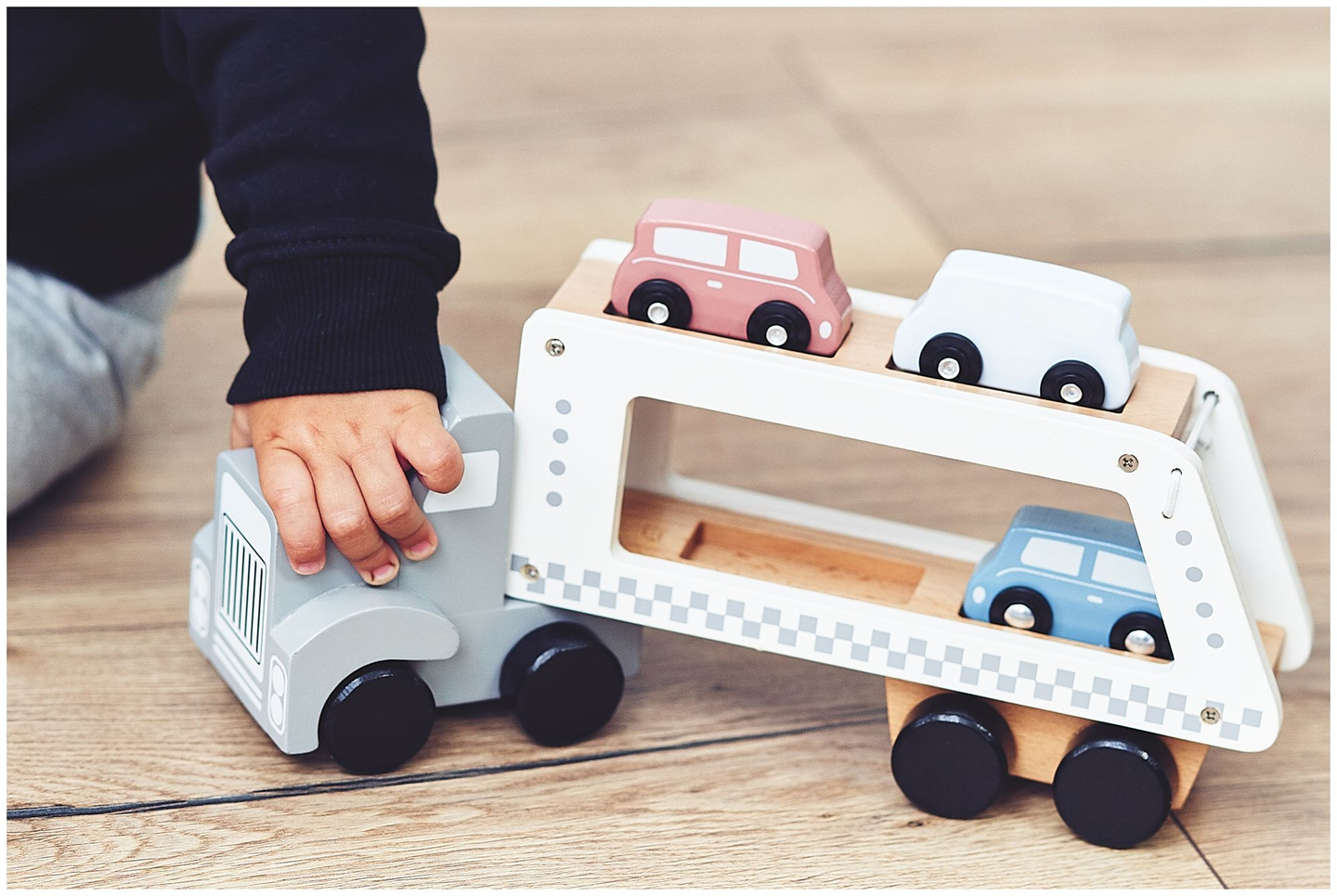 Holzlastwagen - Auflieger mit 4 Autos