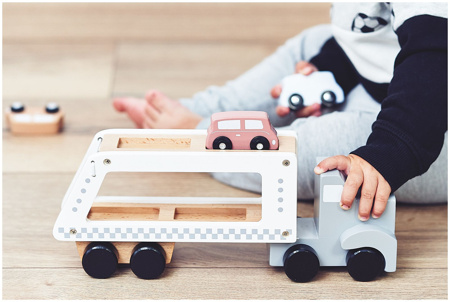 Holzlastwagen - Auflieger mit 4 Autos