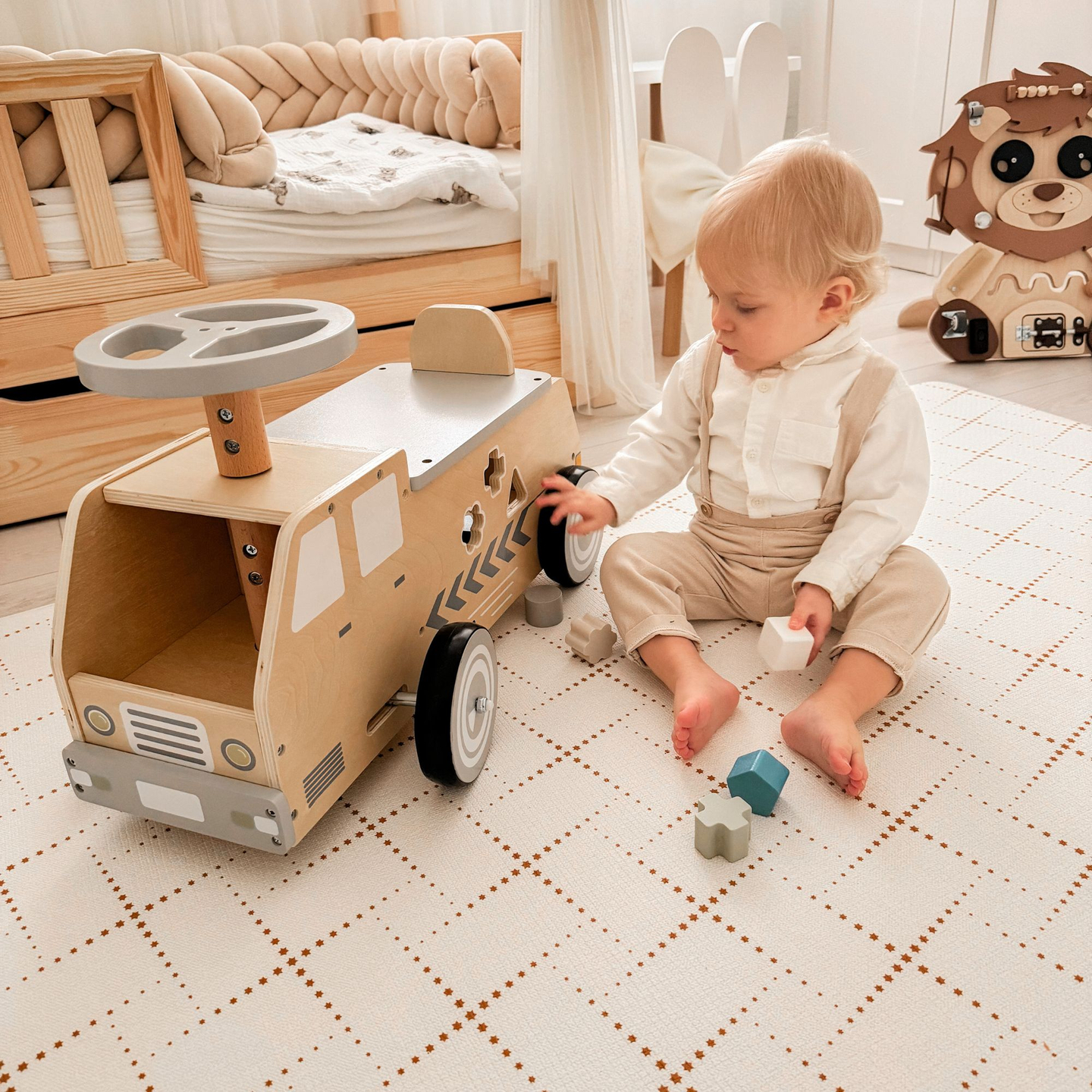 Holzfahrzeug, Auto, Spielzeugauto mit Klötzen