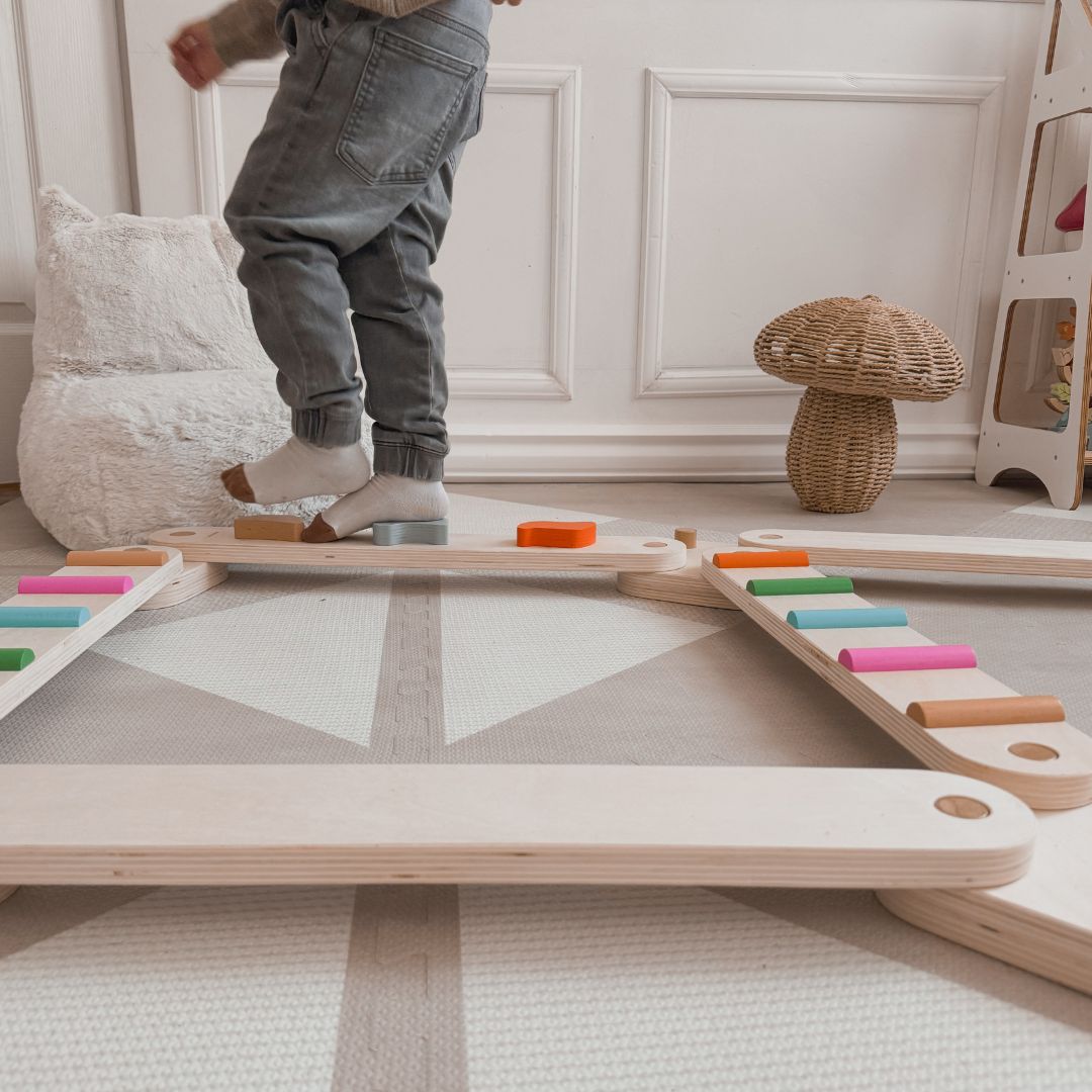 Balancierstrecke aus Holz - Sinnespfad - 14 Elemente