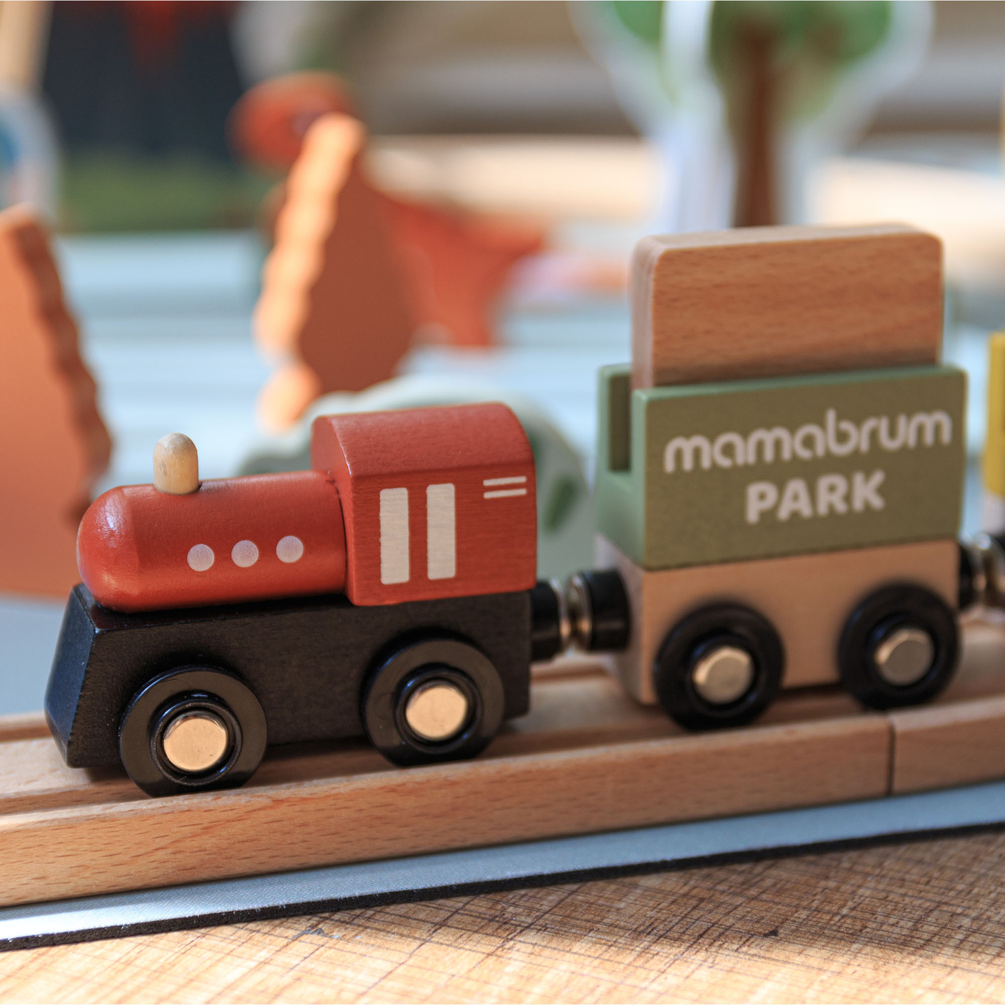 Dino Park Holzeisenbahn mit Antirutschmatte - Dinosaurier, Zug, Gleise, Vulkan, Glocke