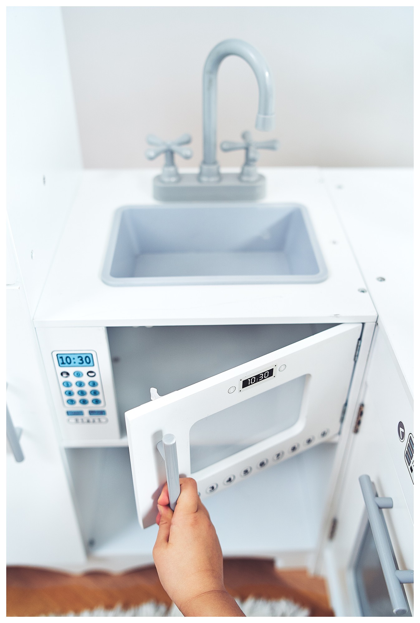 XXXL Holz-Eckküche mit Kühlschrank, Backofen, Waschmaschine, Schürze und Zubehör