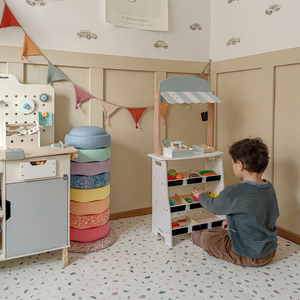 Gemüsestand - Holzstand mit Kisten, Kasse und Terminal 