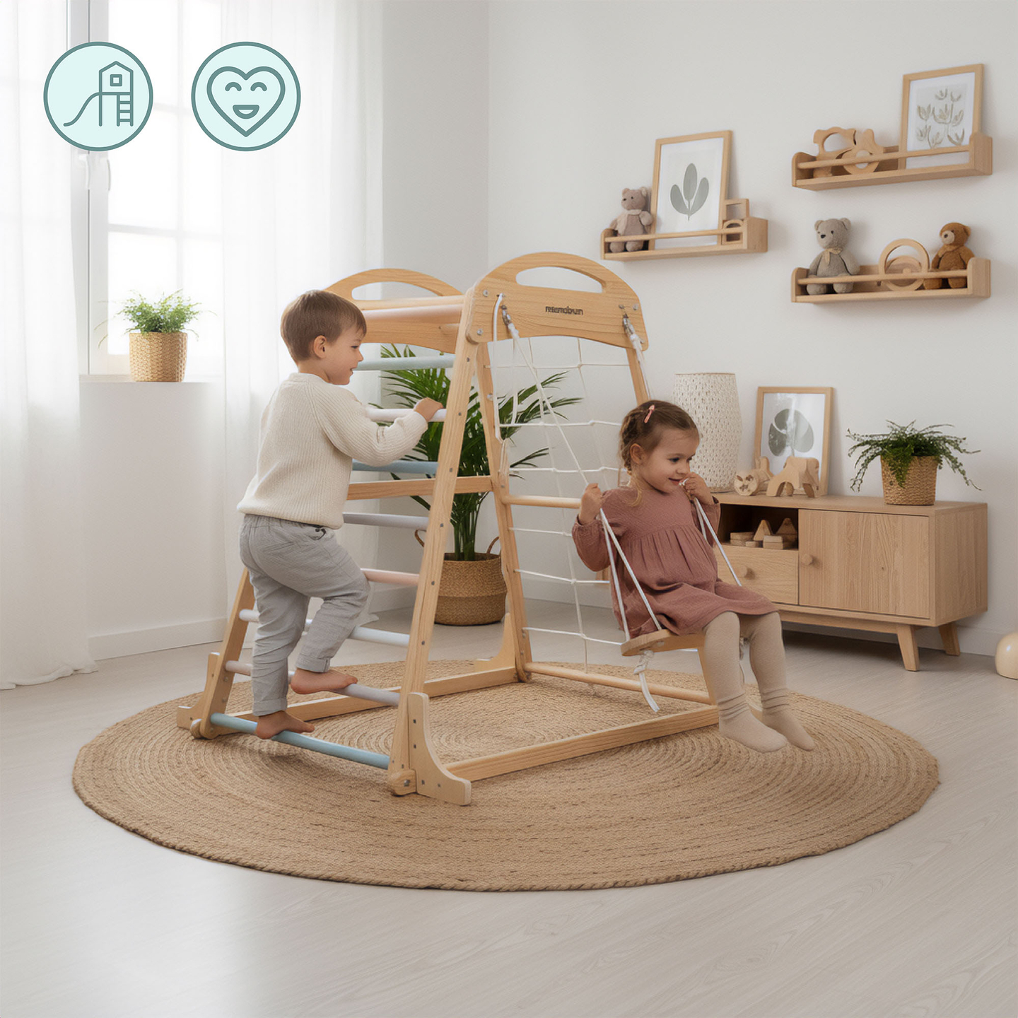 Indoor-Spielplatz aus Holz mit Schaukel, Turnringen und Kletternetz