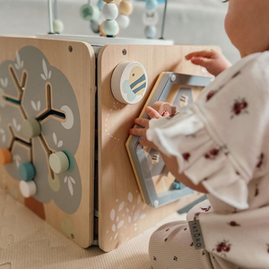 Großer Aktivitätswürfel aus Holz mit Schlaufe - Montessori