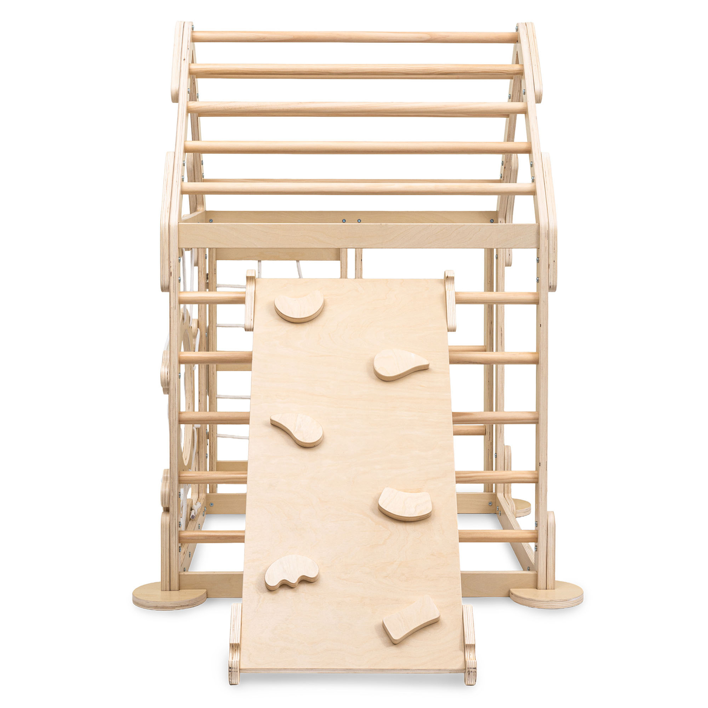 Indoor-Spielplatz aus Holz für Kinder – ein Haus mit Leitern und Rutsche