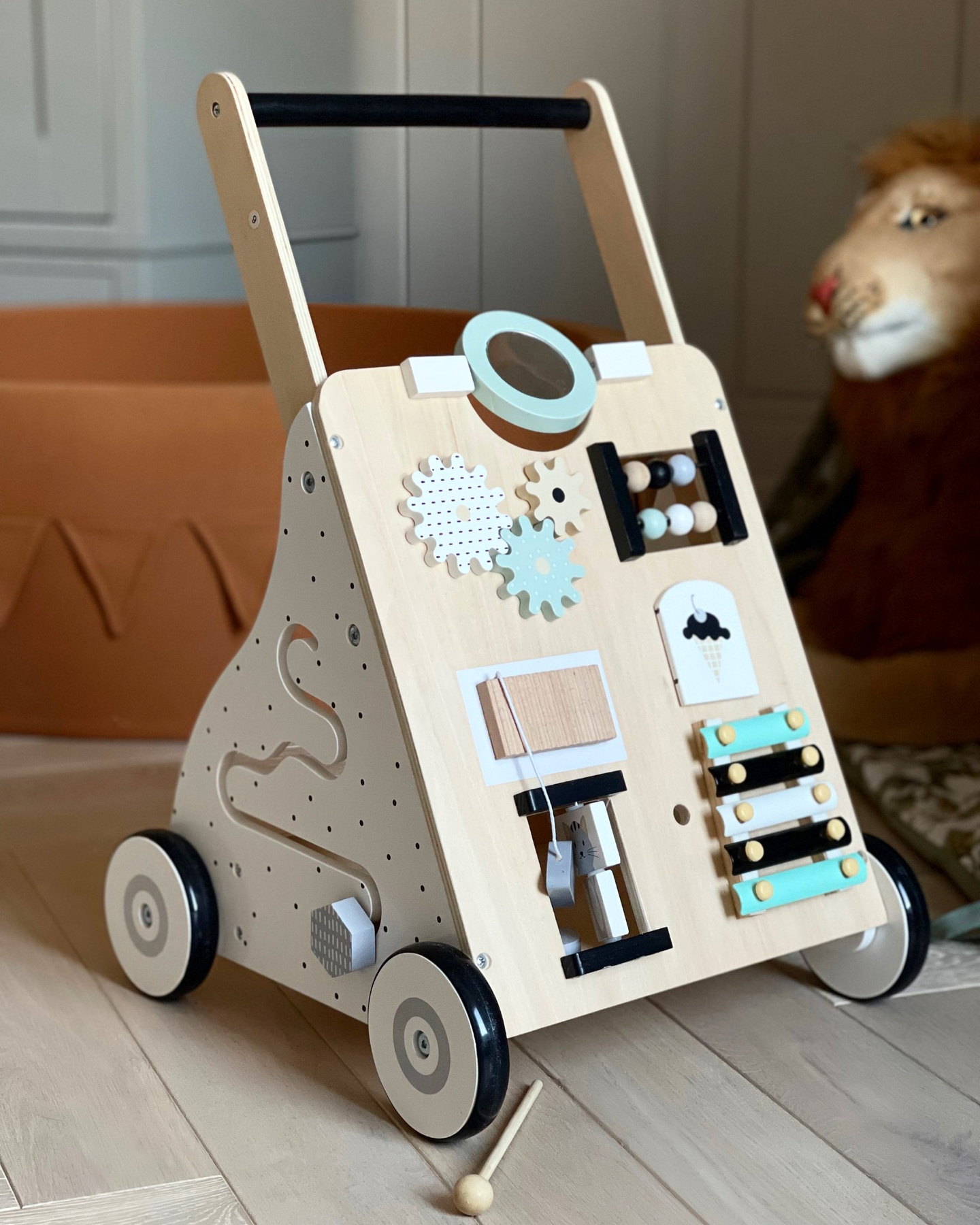 Lernlaufwagen mit Bildungsfunktion / Schieber aus Holz - Manipulationsbrett