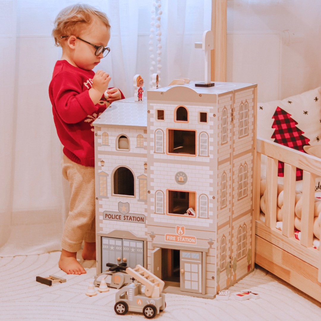 Große klappbare Feuerwache mit Polizeistation - Set aus Holz. Feuerwache und Polizeistation mit Zubehör.