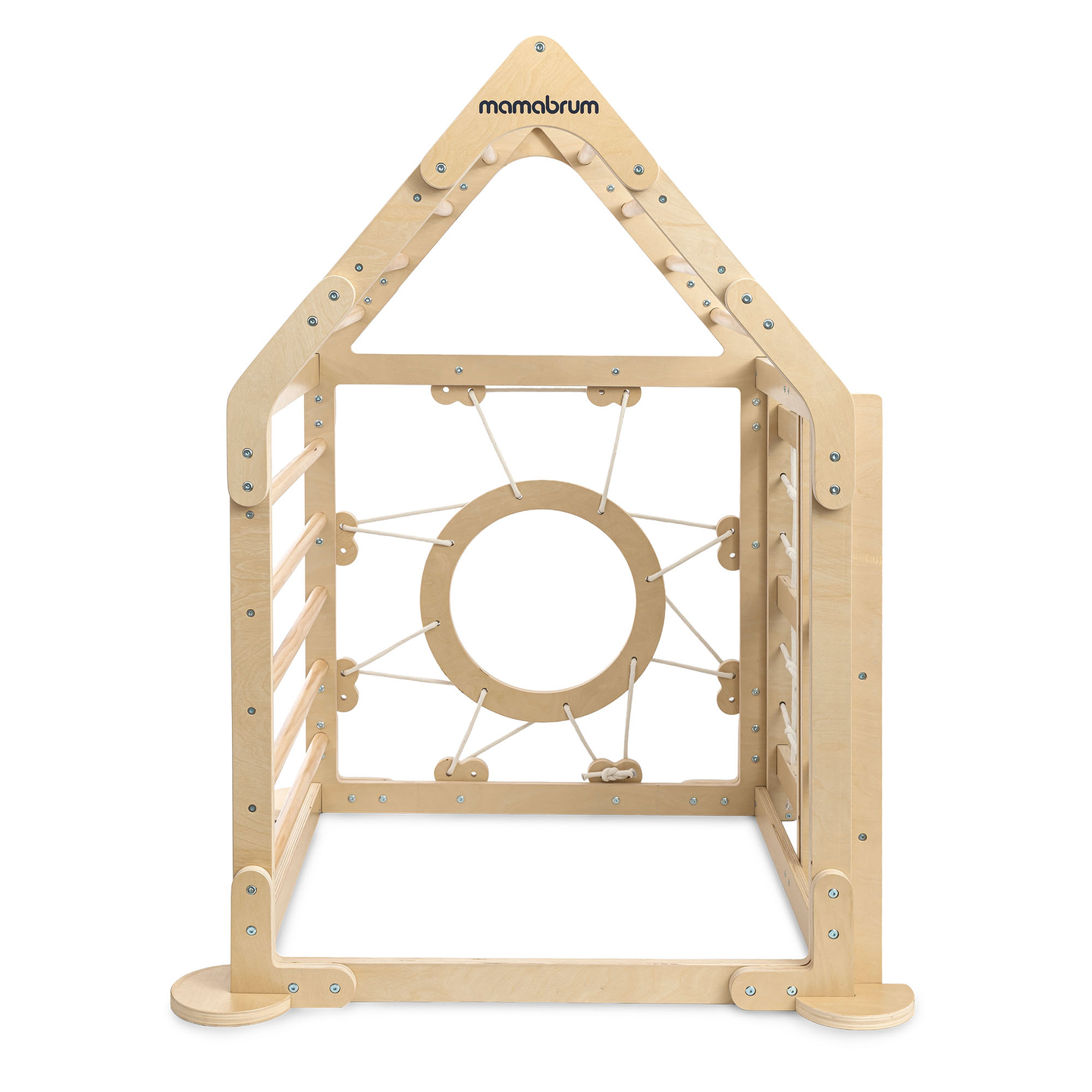 Indoor-Spielplatz aus Holz für Kinder – ein Haus mit Leitern und Rutsche