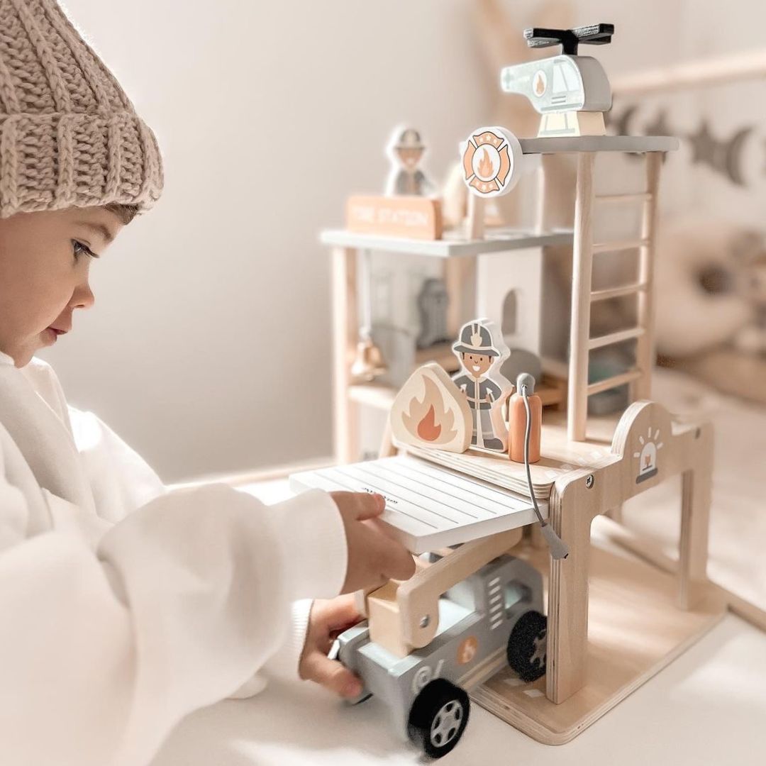 Hölzerne Feuerwache mit Zubehör, Feuerwehr