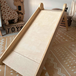 Holzrutsche mit Leiter für Kinder