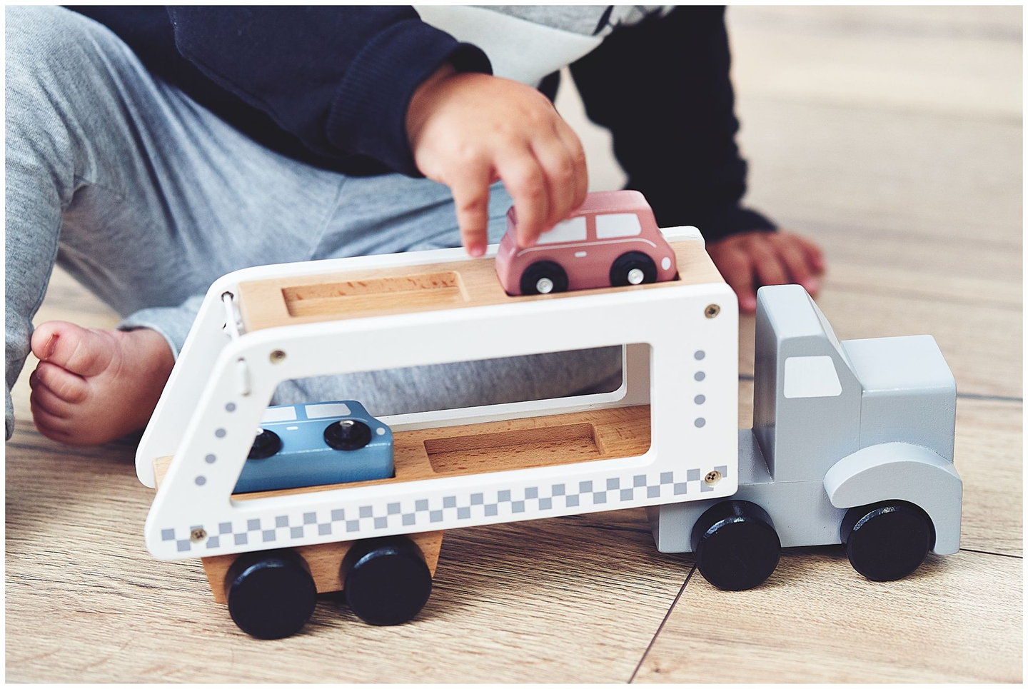 Holzlastwagen - Auflieger mit 4 Autos