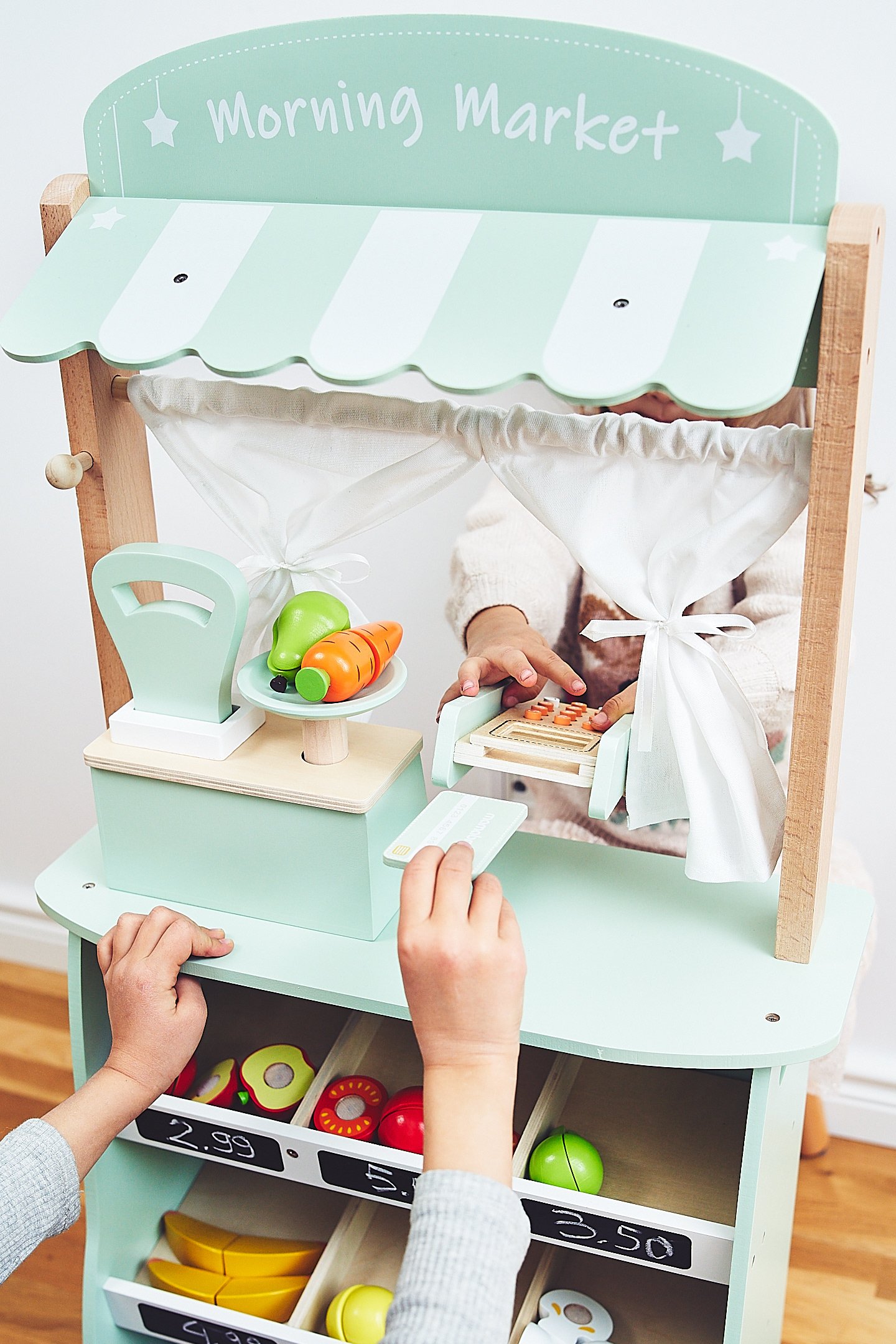 Großer Holzladen - Verkaufsstand und 2-in-1-Theater mit Waage, Bezahlterminal, Gemüse und Obst