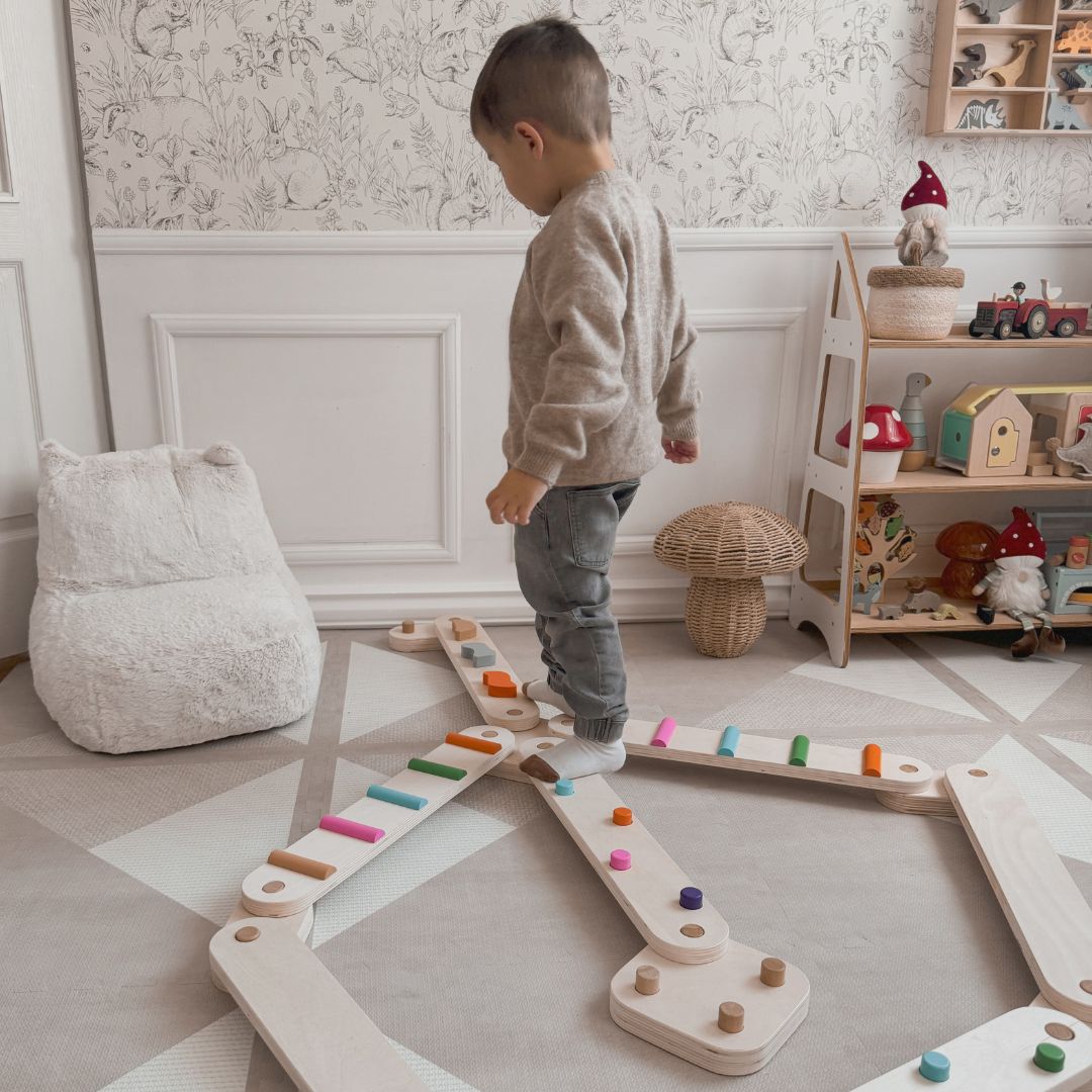 Balancierstrecke aus Holz - Sinnespfad - 14 Elemente