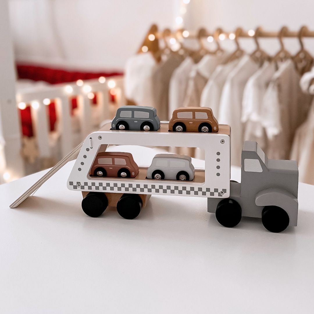 Holzlastwagen - Auflieger mit 4 Autos