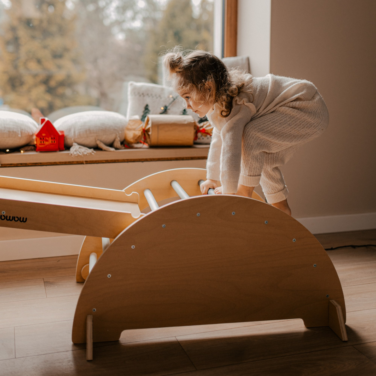 Indoor-Spielplatz aus Holz für Kinder – Kletterwand, Rutsche, Kletterbogen/-wippe und Pikler-Dreieck