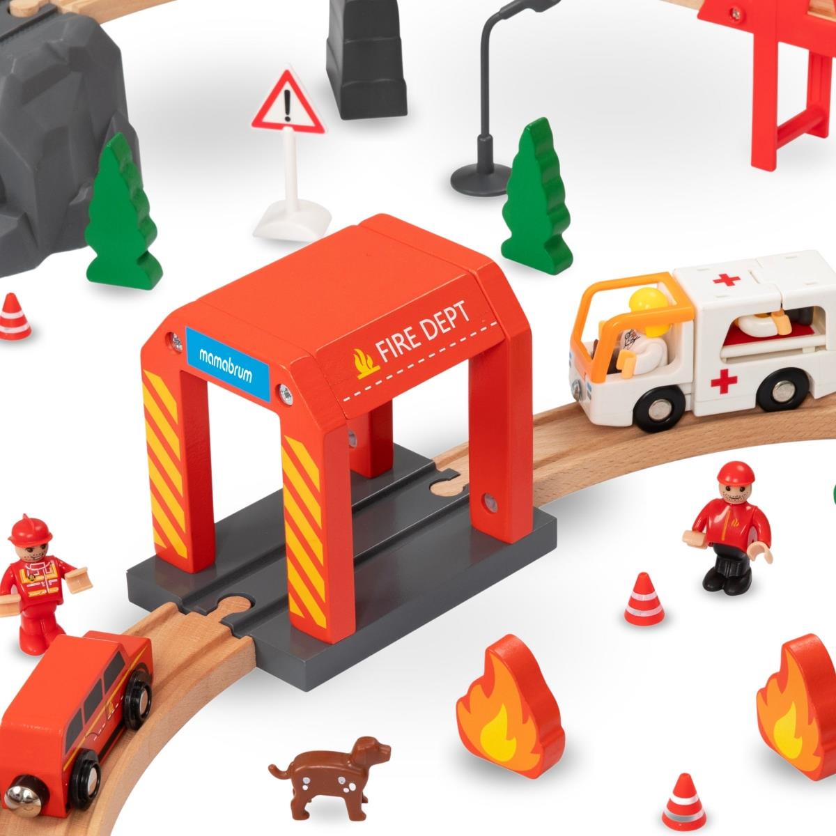 Holzeisenbahn, batteriebetriebener Zug – Feuerwehr, Gleise, Autos, Brücken, Schranke