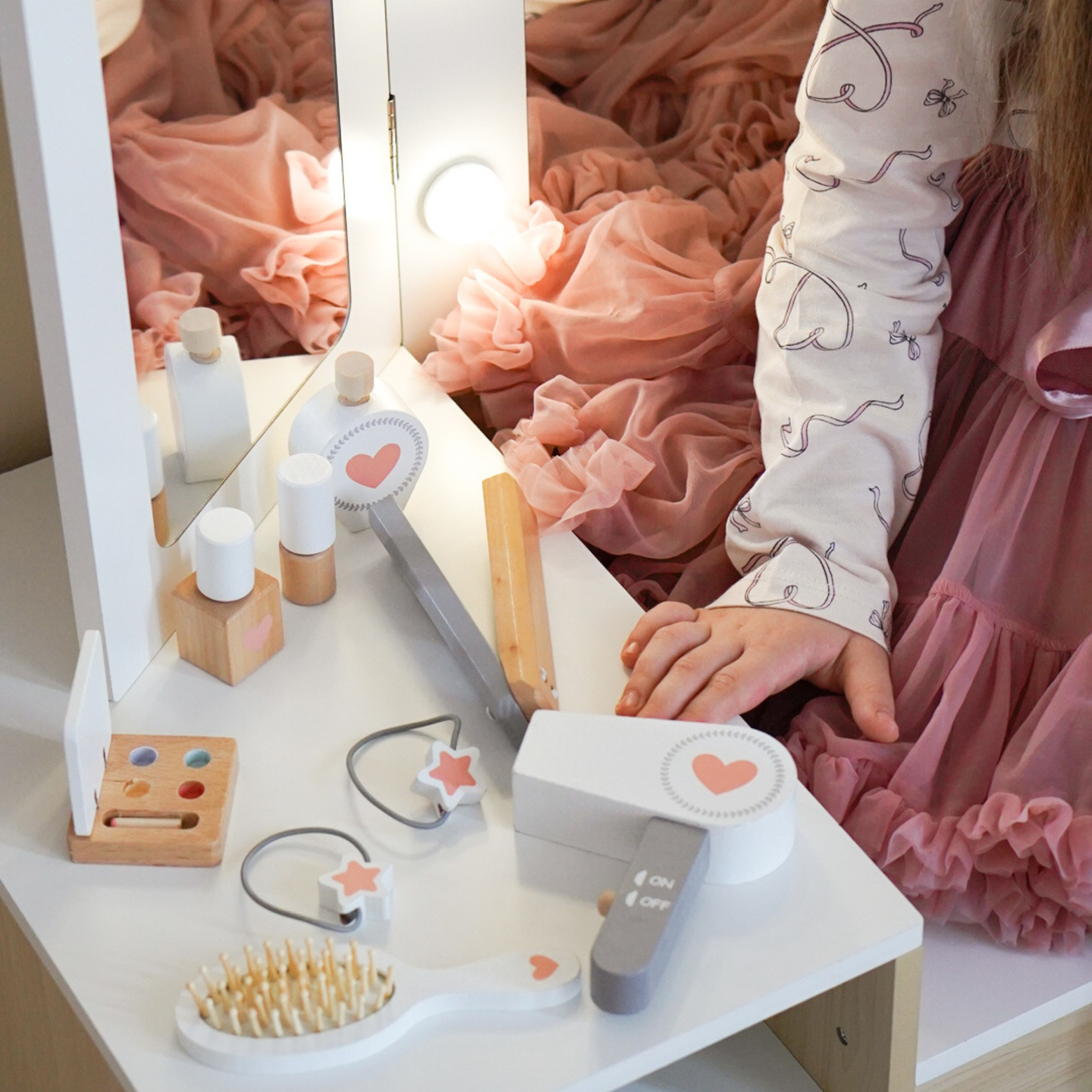 Kinderschminktisch aus Holz mit Stuhl, Zubehör und LED-Beleuchtung