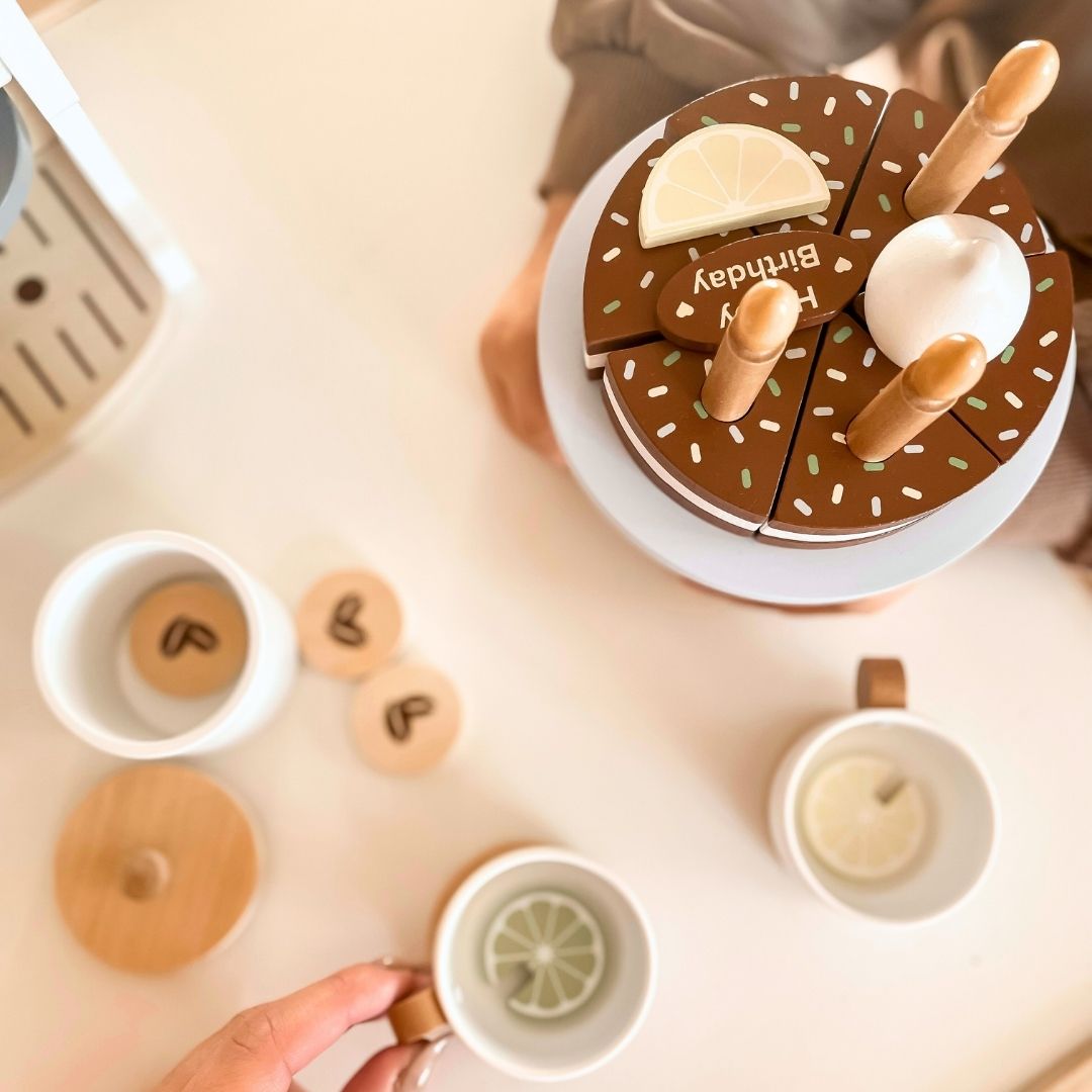 Hölzerne Geburtstagstorte zum Anschneiden