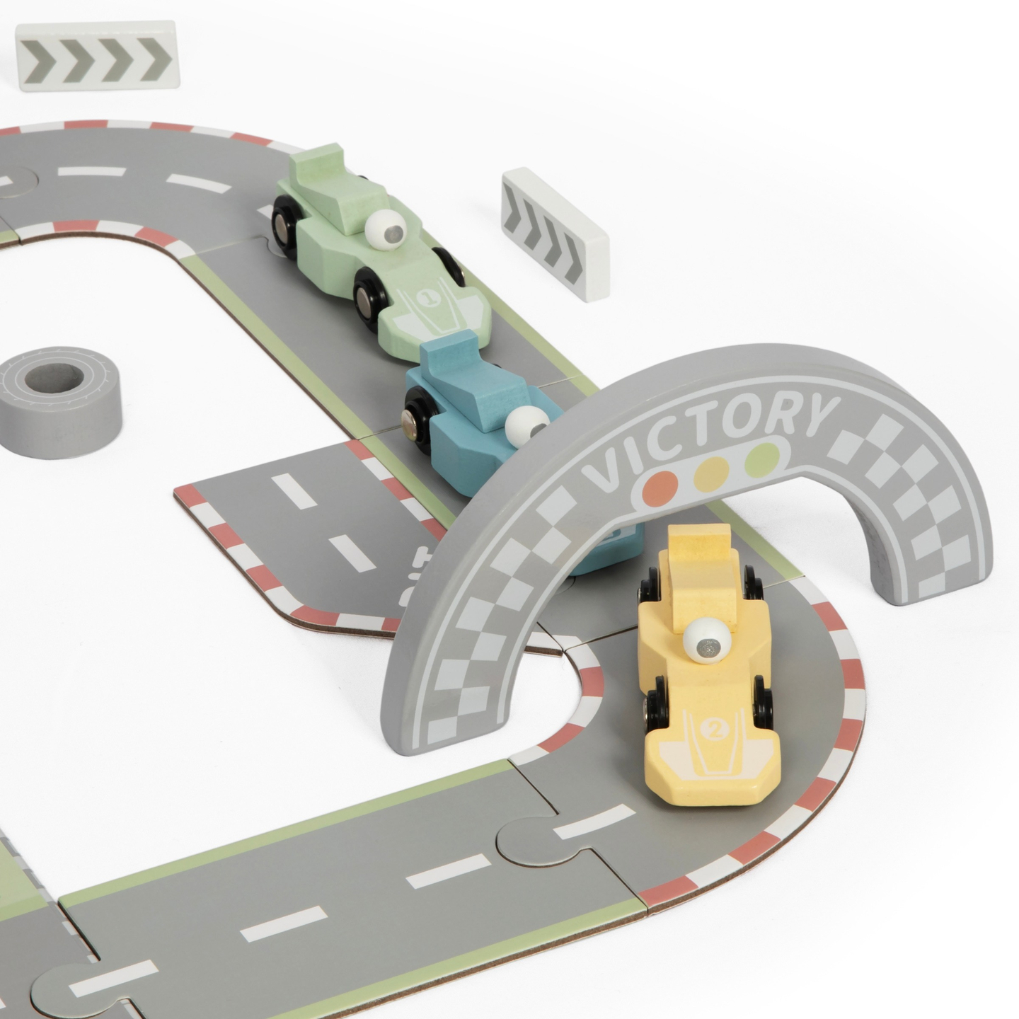 Magnetischer Koffer mit Rennstrecke, Holzfahrzeugen und Straßenzubehör