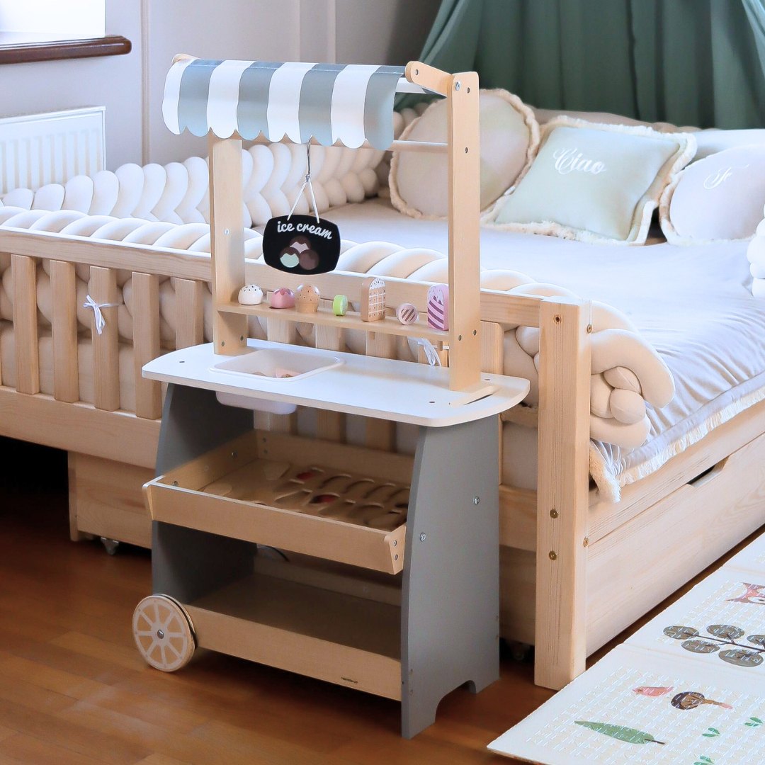 Hölzerne Eisdiele auf Rädern - Eiscreme-Wagen