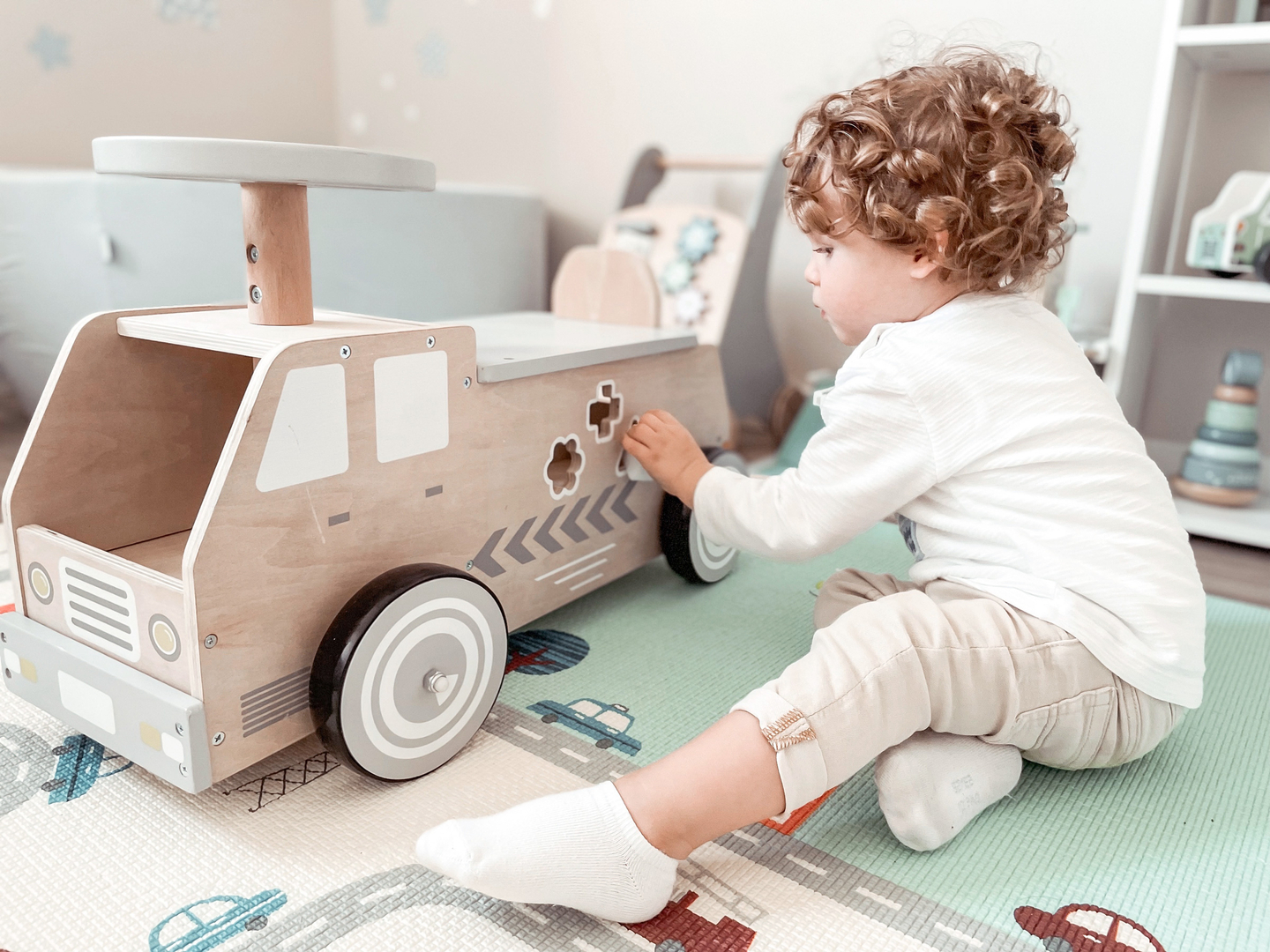 Holzfahrzeug, Auto, Spielzeugauto mit Klötzen