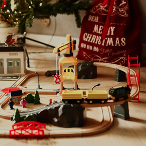 Holzeisenbahn, batteriebetriebener Zug – Stadt: Gleise, Autos, Brücke, Flughafen