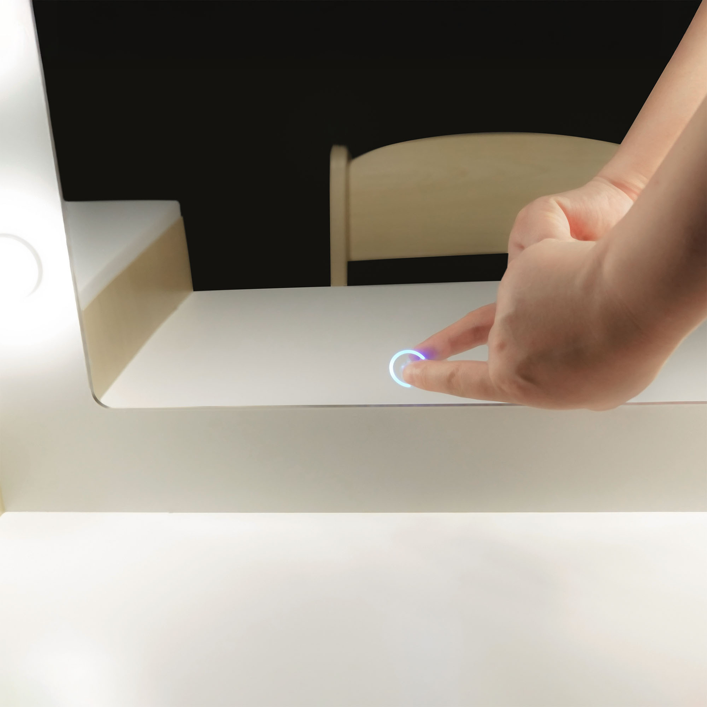 Kinderschminktisch aus Holz mit Stuhl, Zubehör und LED-Beleuchtung