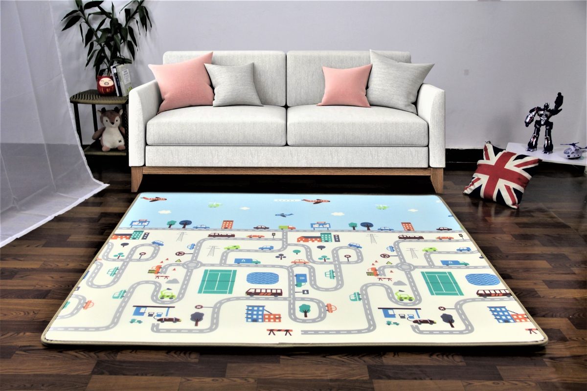 Beidseitige Schaummatte XXL – Rolle 2 CM (Straße und Wald mit einem Bären)