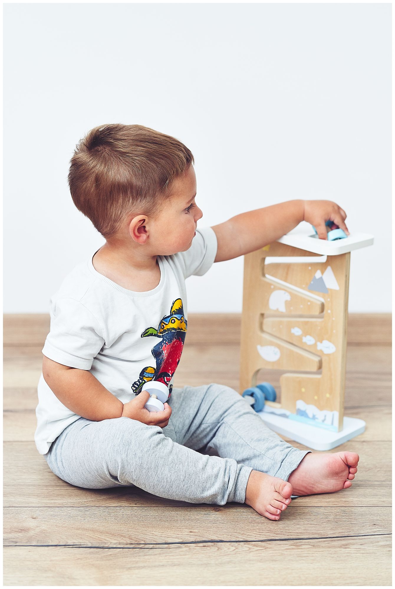 Zweiseitige sensorische Manipulationstafel aus Holz