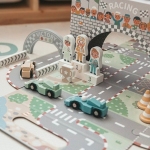 Magnetischer Koffer mit Rennstrecke, Holzfahrzeugen und Straßenzubehör