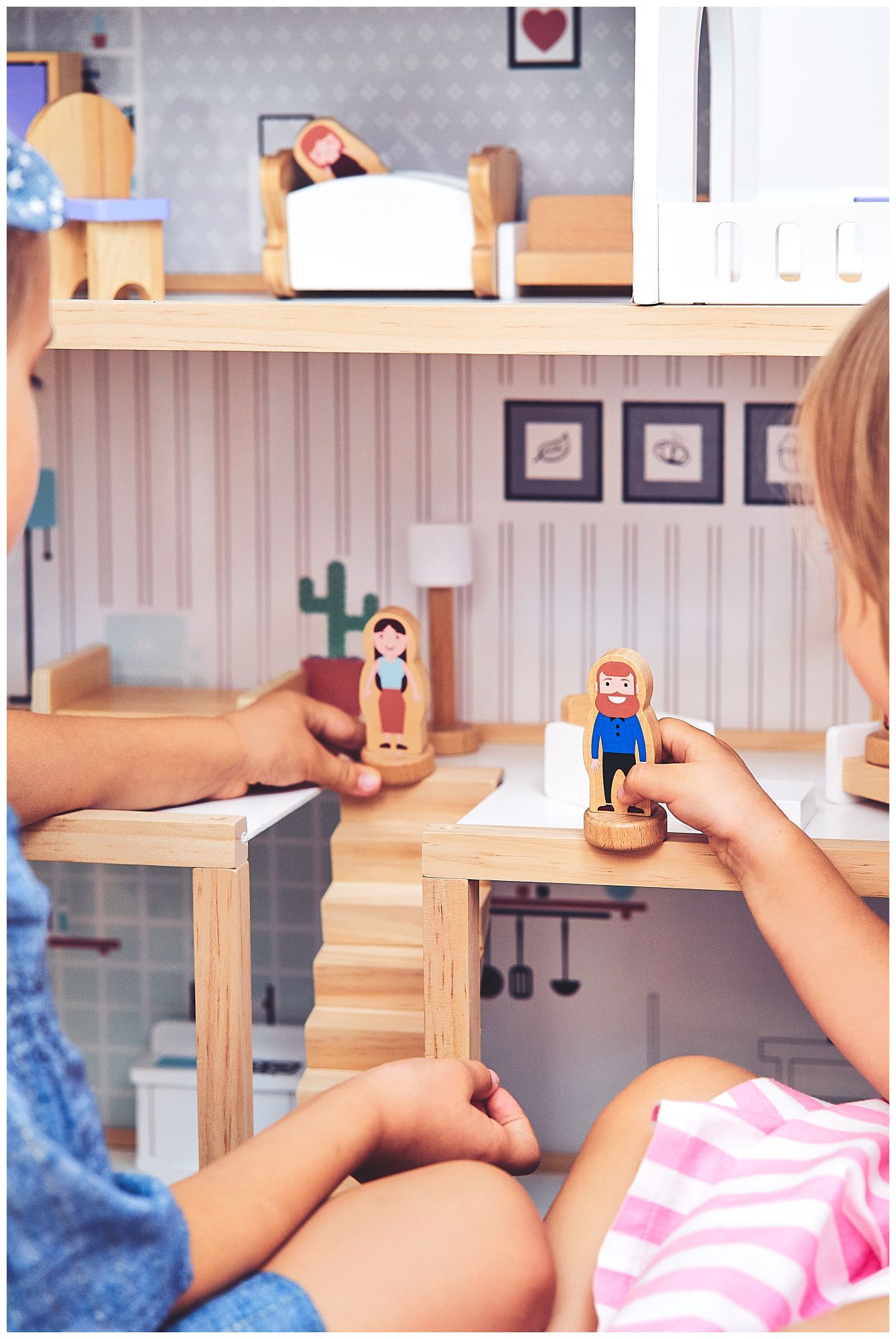 Weißes Holzpuppenhaus mit Zubehör 18-tlg.