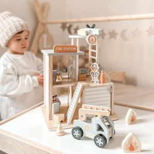 Hölzerne Feuerwache mit Zubehör, Feuerwehr