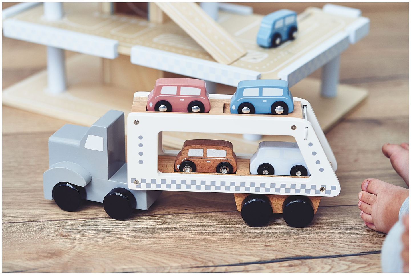 Holzlastwagen - Auflieger mit 4 Autos