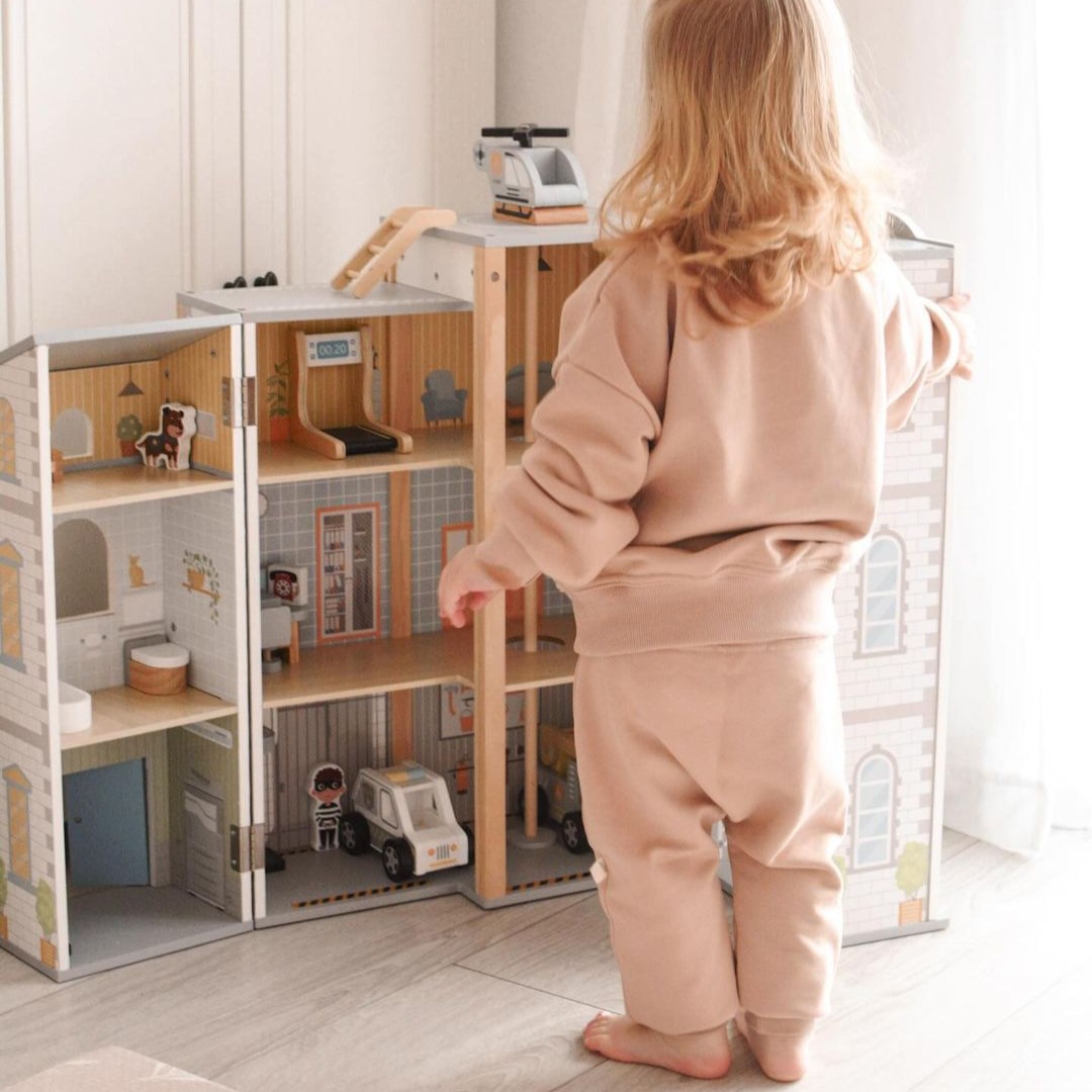 Große klappbare Feuerwache mit Polizeistation - Set aus Holz. Feuerwache und Polizeistation mit Zubehör.