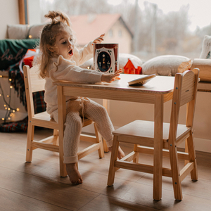 Holztisch und 2 Stühle - Set für Kinder