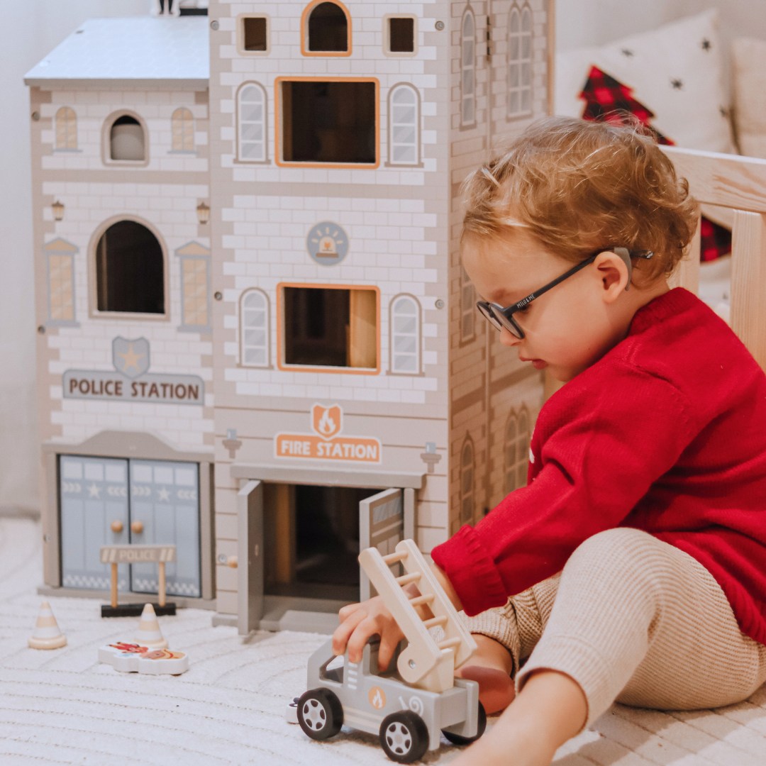 Große klappbare Feuerwache mit Polizeistation - Set aus Holz. Feuerwache und Polizeistation mit Zubehör.