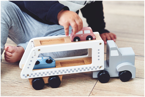 Holzlastwagen - Auflieger mit 4 Autos