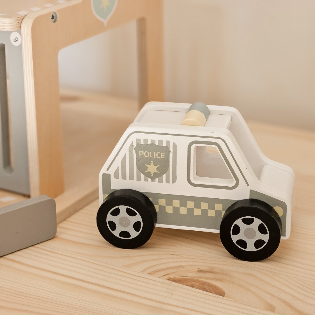 Polizeistation aus Holz mit Zubehör