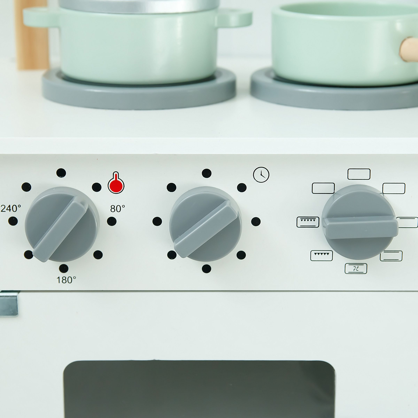 Kinderküche aus Holz mit Mikrowelle