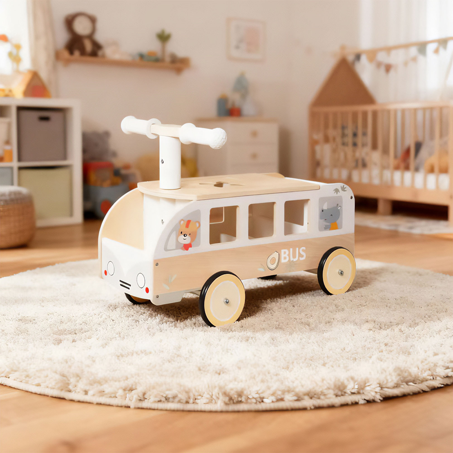 Holzbus zum Draufsitzen für Kinder - Bus mit Staufächern und Platz für Kuscheltiere