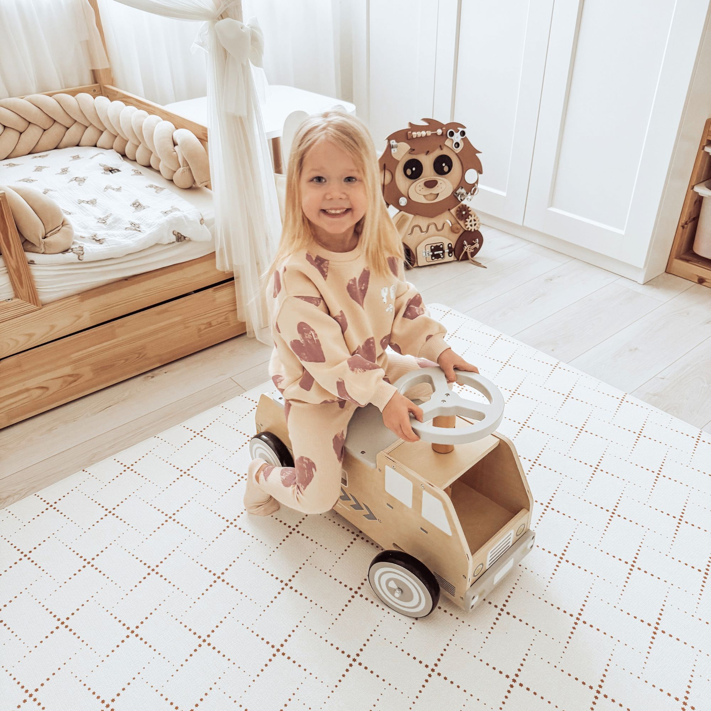 Holzfahrzeug, Auto, Spielzeugauto mit Klötzen