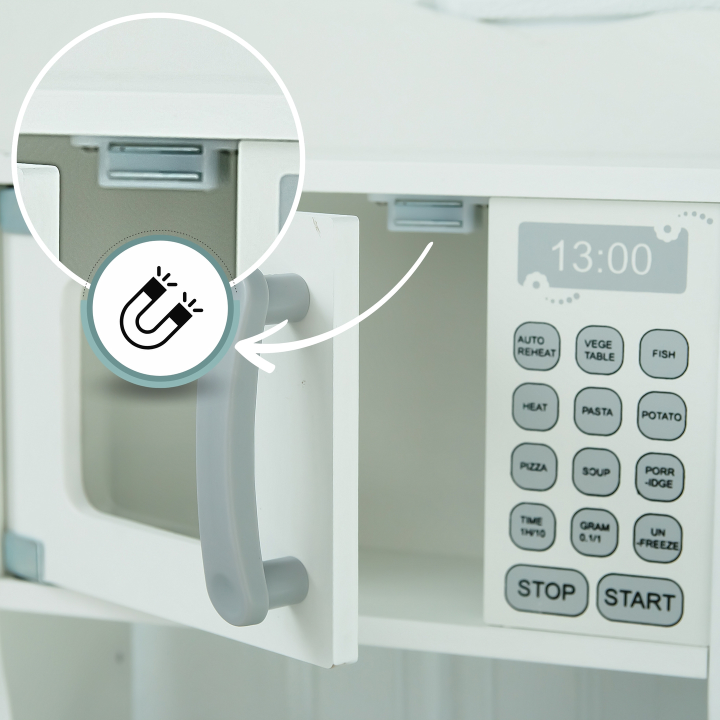 Kinderküche aus Holz mit Mikrowelle