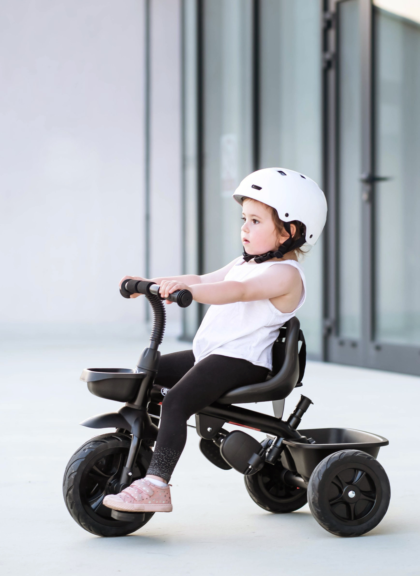 Dreirad HyperMotion TOBI VECTOR - dauerhaft aufgepumpte Räder + Schieber. Farbe: schwarz.