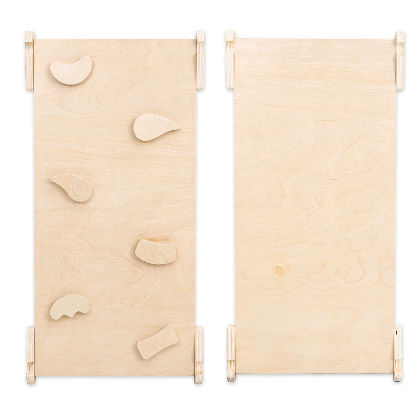 Indoor-Spielplatz aus Holz für Kinder – ein Haus mit Leitern und Rutsche